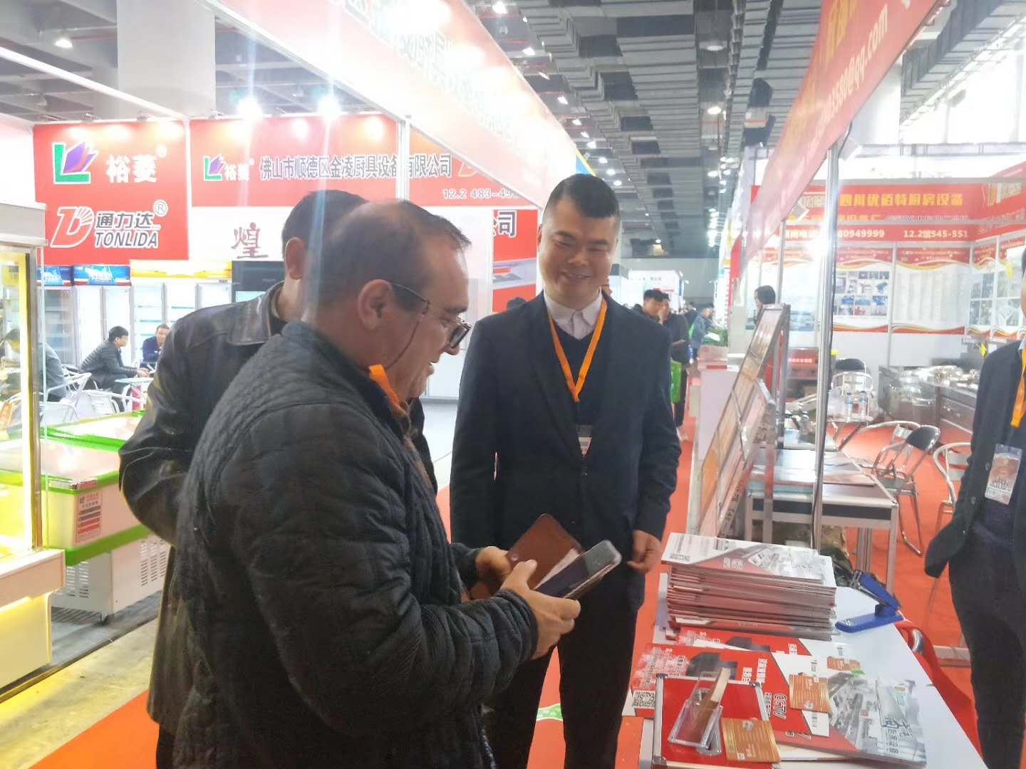 草莓视频下载APP25届广州酒店草莓污视频免费下载设备中展草莓污视频免费下载油烟净化一体机照片3